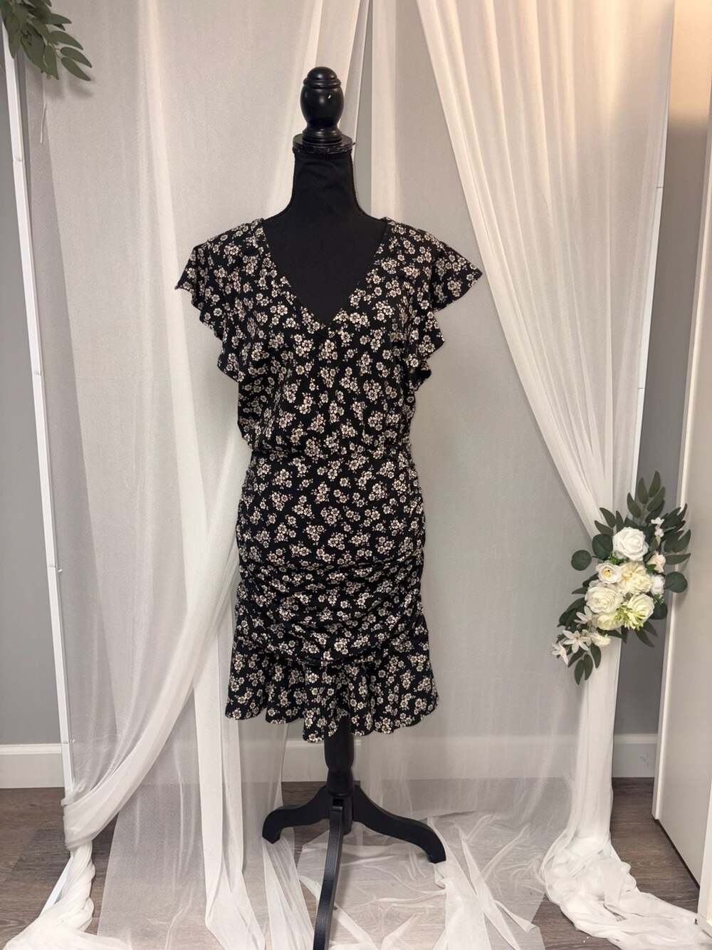 Veronica beard floral dress size m black ruched midi